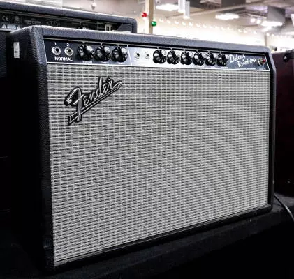 Fender - '65 Deluxe Reverb Amplifier 2